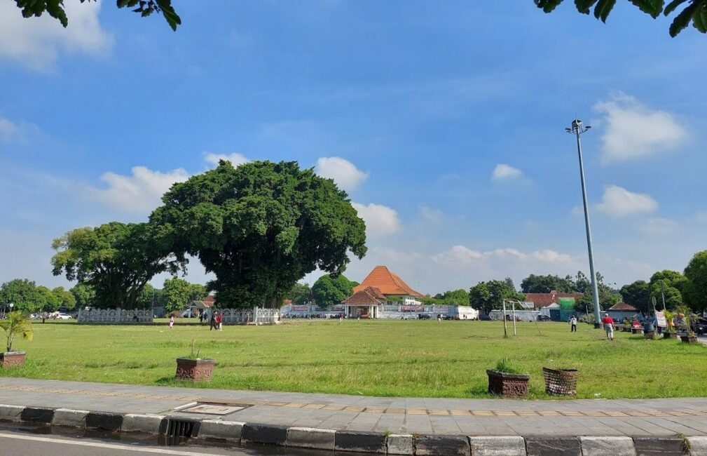 Joging di Alun Alun Kidul Yogyakarta
