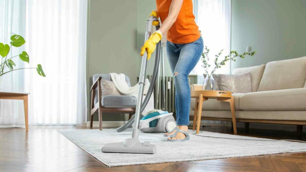 menjaga kebersihan rumah merupakan tanggung jawab