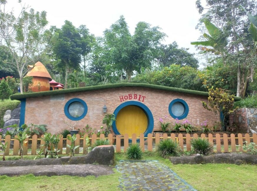 Wisata Rumah Hobbit Kaliurang Jogja