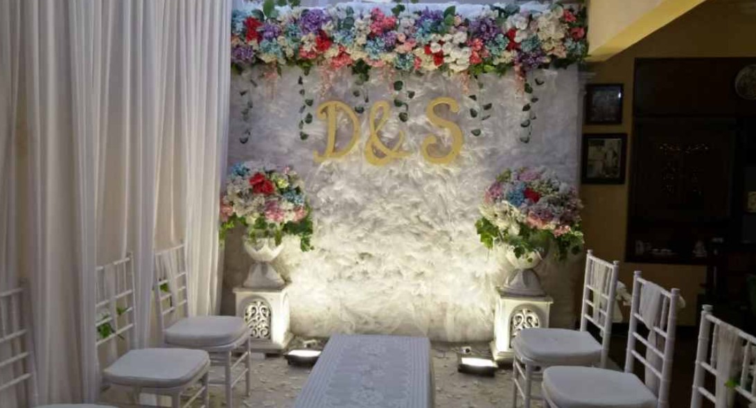 Dekorasi Akad Nikah Bermain dengan Konsep Backdrop