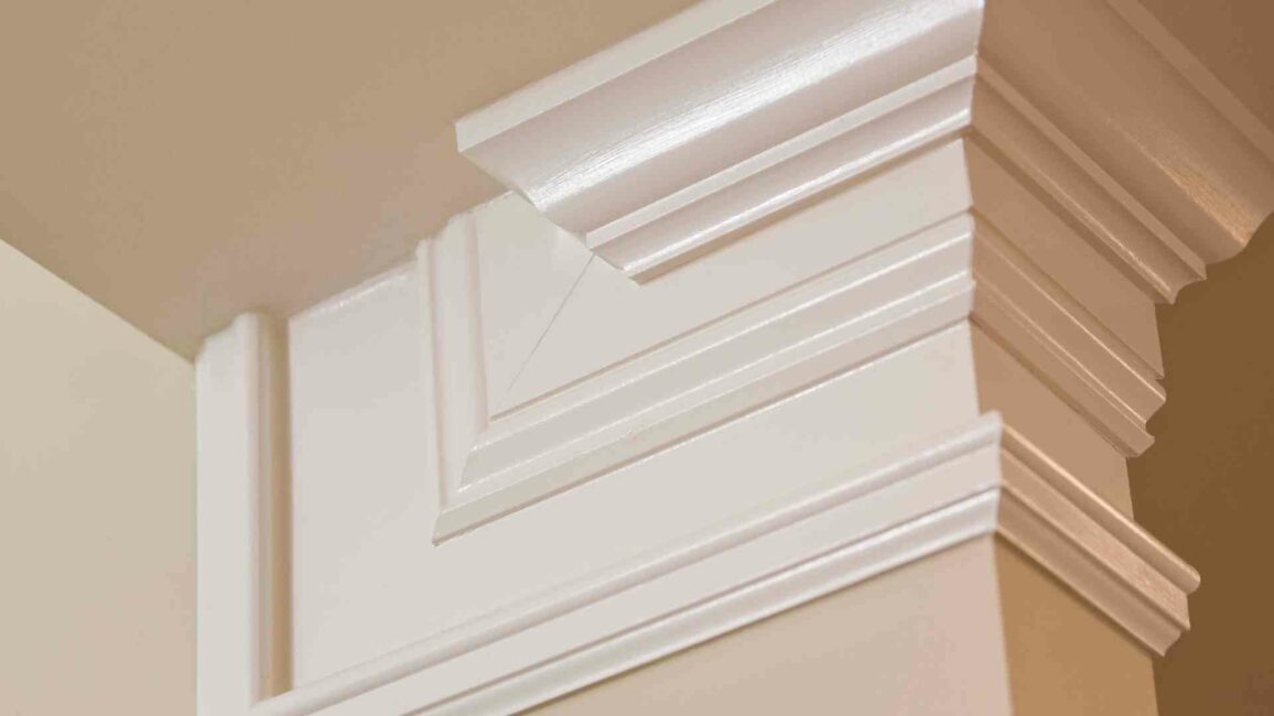 Keanggunan Simpel dengan Crown Moulding